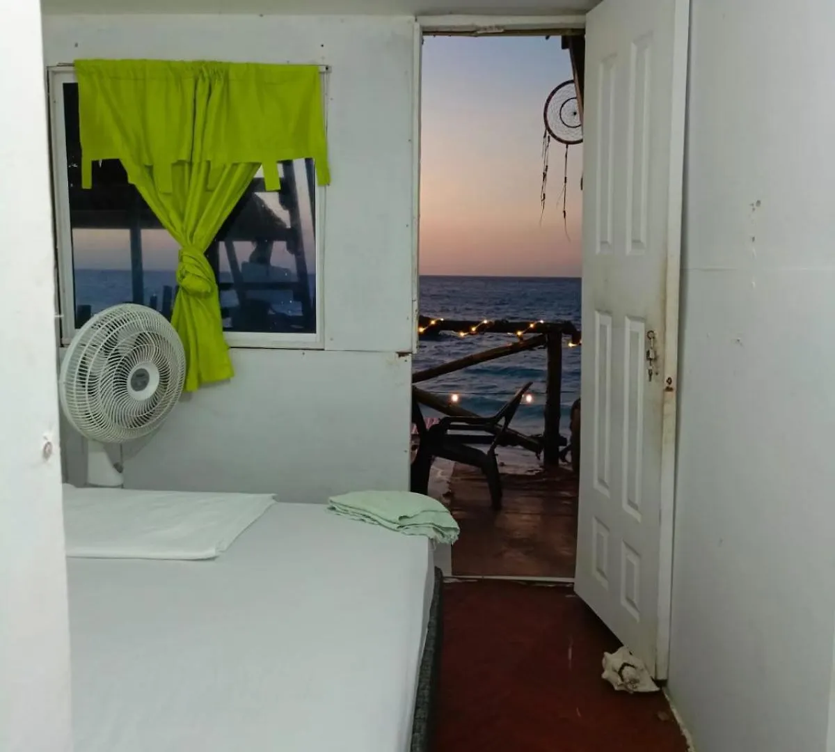 Afronautica Zulu Hostal Cano de Loro
